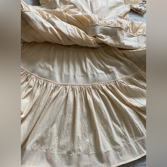 Ivy City Co Holland Capri Dress Cream Floral Ribbon Detail Tiered - Picture 11 of 12